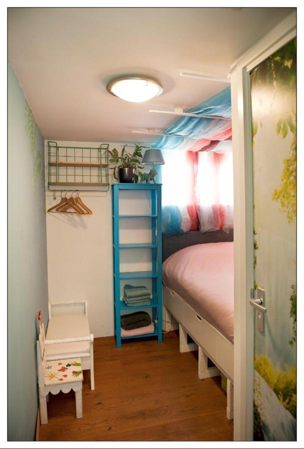 Private Guesthouse Bnb The Waterhouse Houseboat Amsterdam Exterior photo