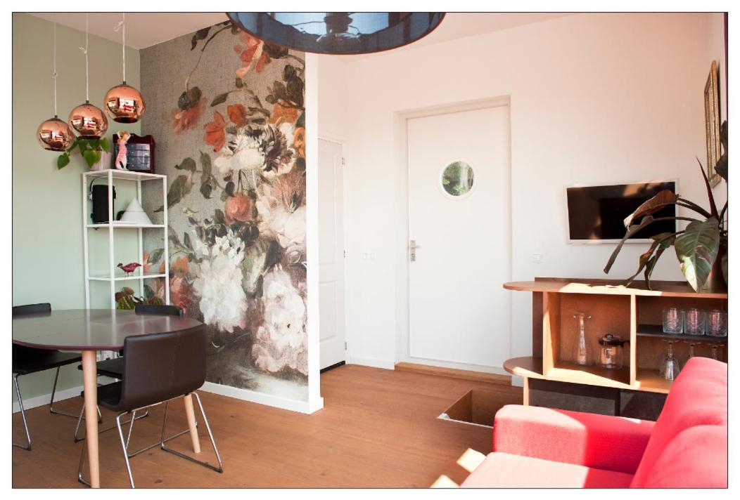 Private Guesthouse Bnb The Waterhouse Houseboat Amsterdam Exterior photo